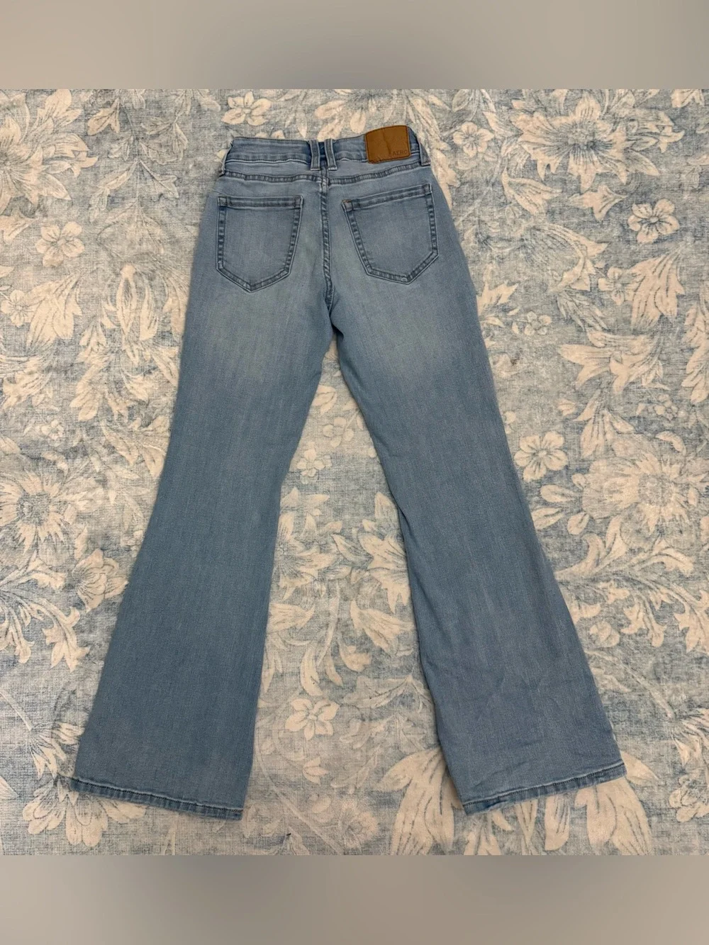 Aeropostale women’s Light Blue low rise Flared Jeans size 000